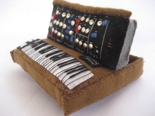 minimoog-pillow
